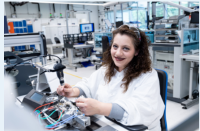 心有繁花自芬芳 ，一起感受英福康科技“她